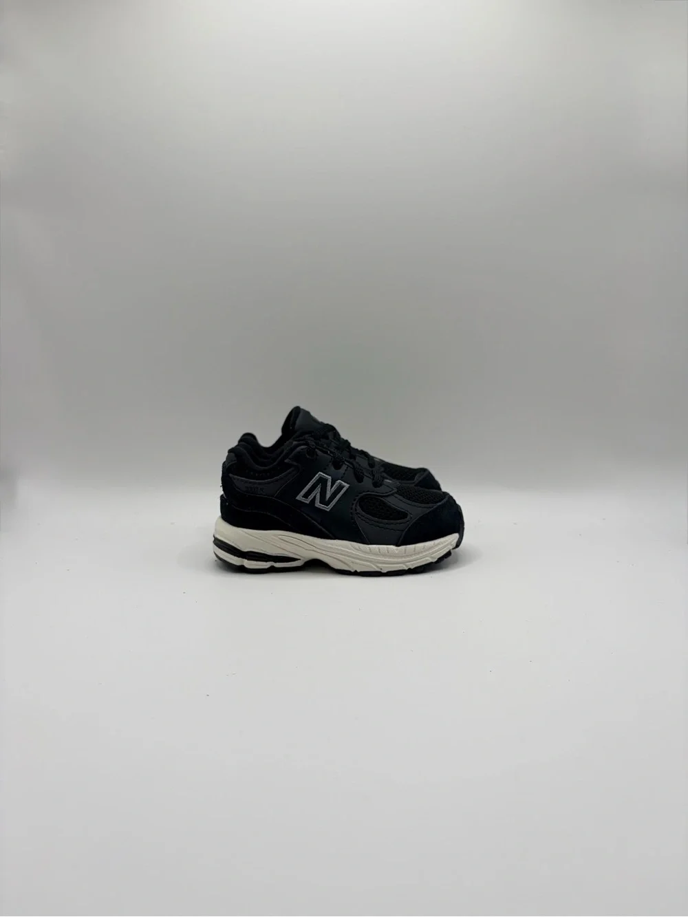 New Balance 2002R Toddlers Black Athletic Sneakers 5C